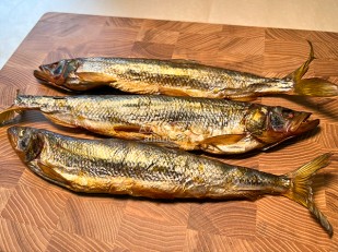 Скумбрия кипперс холодного копчения: Корюшка х/к (крупная)