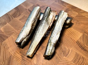 Колбаски ФОМА ЛУКИЧ (с беконом) (по 0,5кг): Корюшка вяленая (тушка)