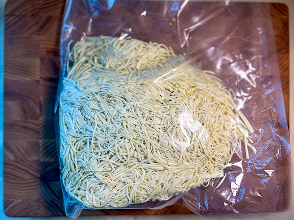 Сырный продукт ФЕРМЕРСКИЙ паутинка  укроп/чеснок в Сергиевом Посаде