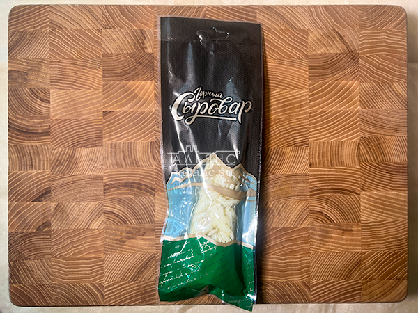 Сыр 100 гр ГОРНЫЙ СЫРОВАР (Косичка с укропом и чесноком) в Сергиевом Посаде