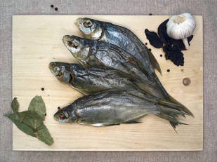 Икра минтая вяленая: Густера вяленая