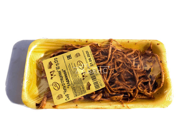 Сыр чечил некопченый "с аджикой" в лотке в Сергиевом Посаде